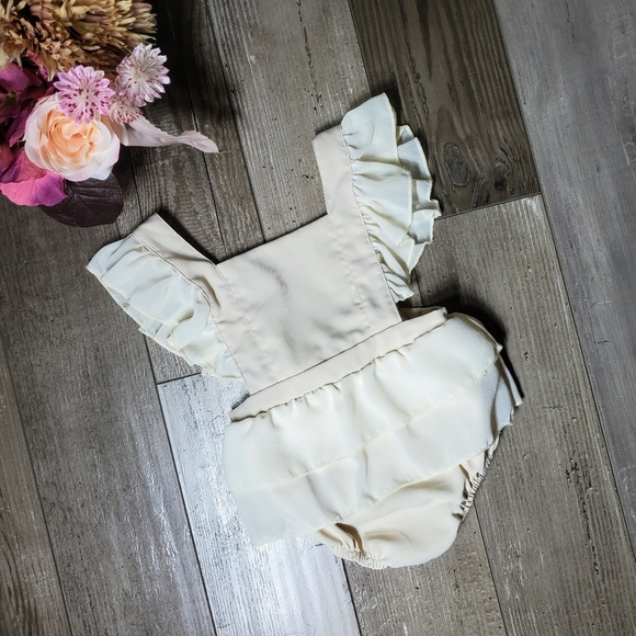 Bailey's Blossoms Oatmeal Cream Off-White Ruffle Bubble Baby Romper Size 9-12m - Picture 11 of 12